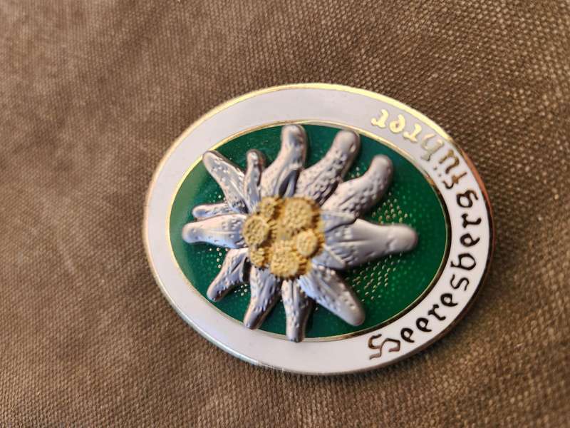 modern re-make metal & enamel German commemorative badge Edelweiss WW2 type Mountain troops