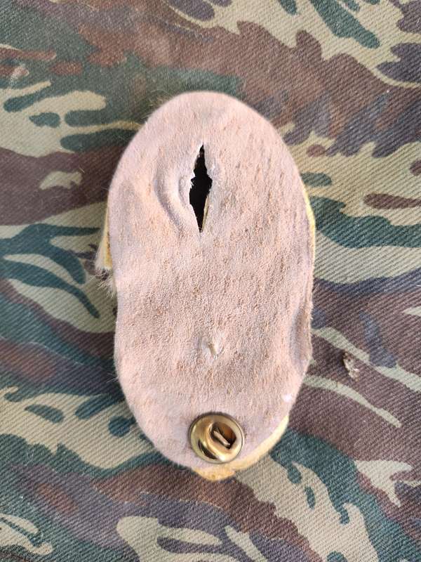 original bushwar period SADF era 6 SAI Bn pocket affiliation fob badge & leather hanger as worn 80s