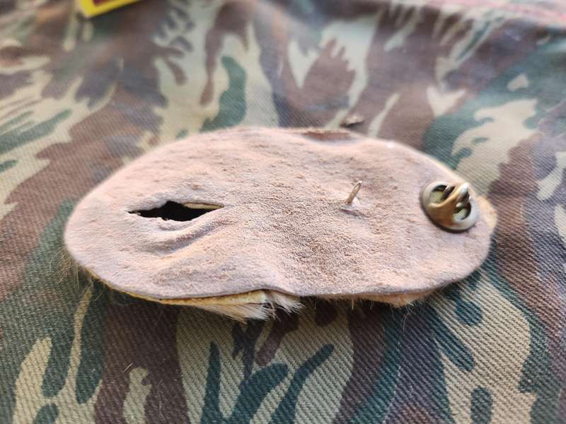 original bushwar period SADF era 6 SAI Bn pocket affiliation fob badge & leather hanger as worn 80s