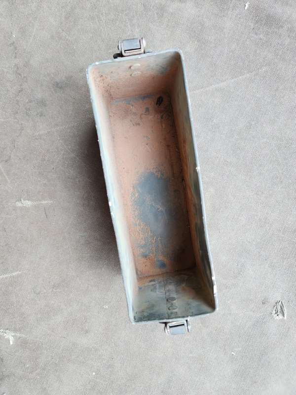 hard to find loose SADF issue type battery box for VHF manpack A-53/72 tactical radios - straight &