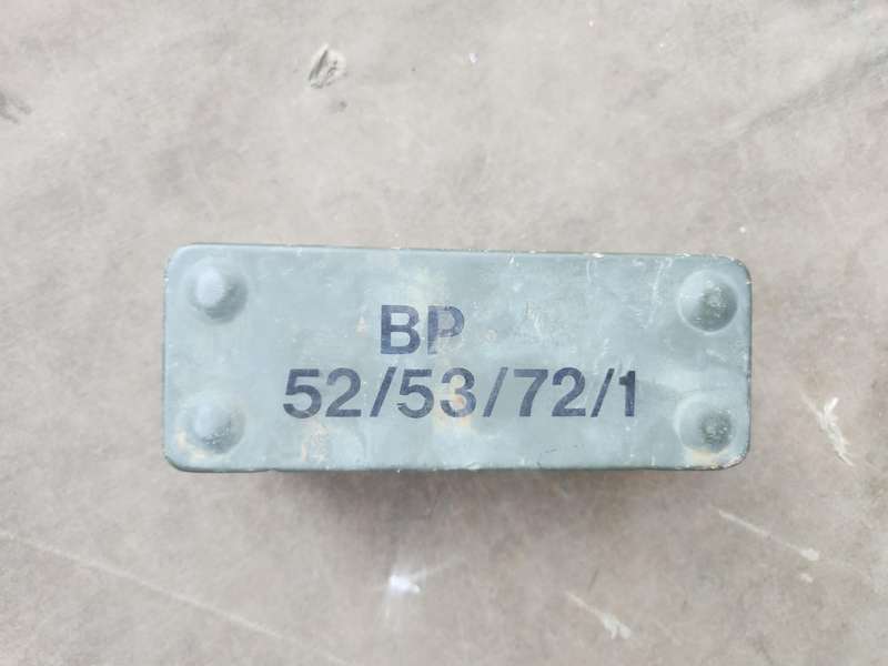 hard to find loose SADF issue type battery box for VHF manpack A-53/72 tactical radios - straight &