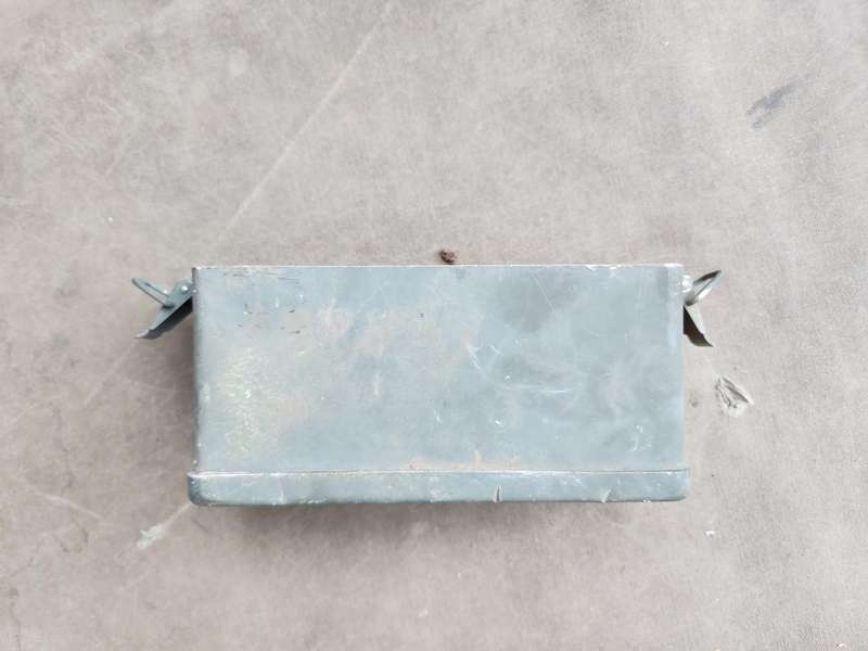 hard to find loose SADF issue type battery box for VHF manpack A-53/72 tactical radios - straight &