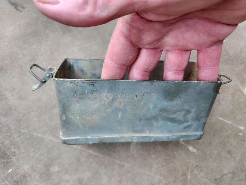 hard to find loose SADF issue type battery box for VHF manpack A-53/72 tactical radios - straight &