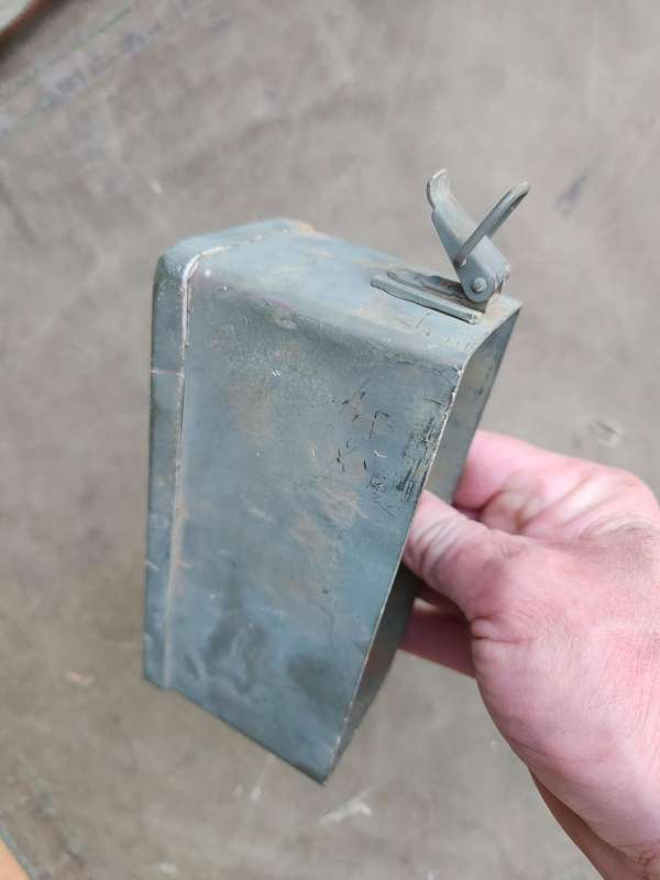hard to find loose SADF issue type battery box for VHF manpack A-53/72 tactical radios - straight &