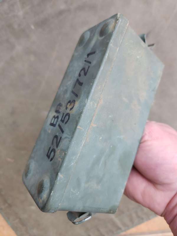hard to find loose SADF issue type battery box for VHF manpack A-53/72 tactical radios - straight &