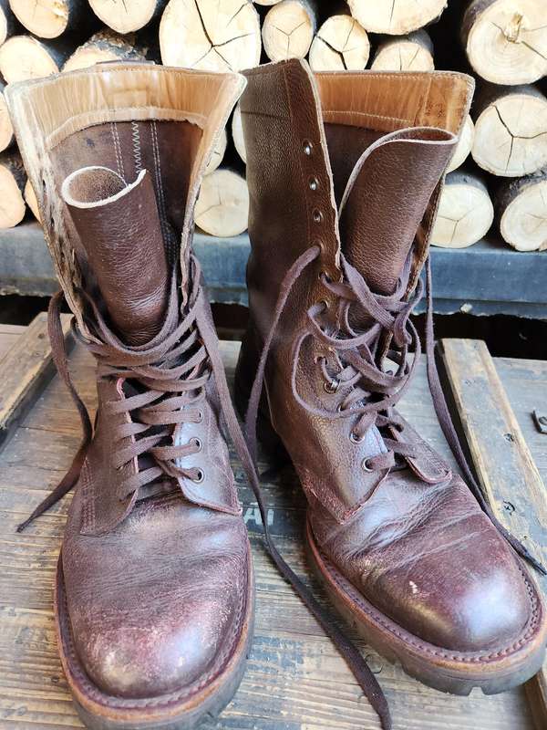 pair good used SADF era full leather combat boots *(taller than jumpers) with R.E.P soles size 10 UK
