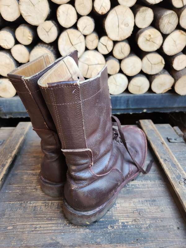 pair good used SADF era full leather combat boots *(taller than jumpers) with R.E.P soles size 10 UK