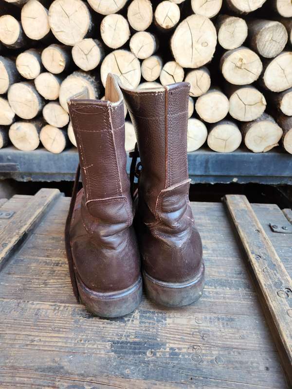 pair good used SADF era full leather combat boots *(taller than jumpers) with R.E.P soles size 10 UK