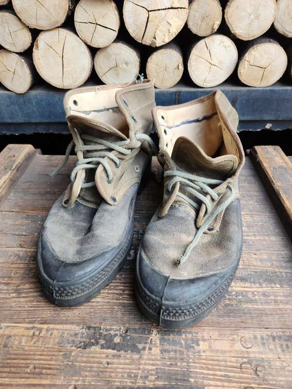 pair used condition original Portuguese ULTRAMAR war era green canvas jungle low boots size 42/UK 8