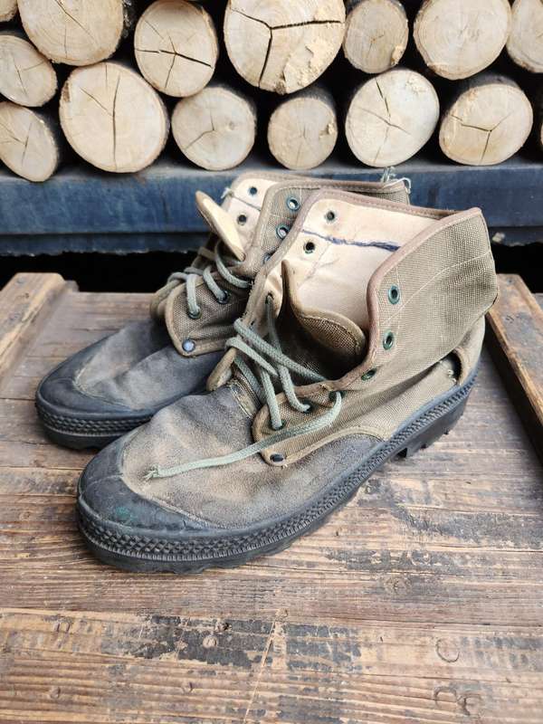 pair used condition original Portuguese ULTRAMAR war era green canvas jungle low boots size 42/UK 8