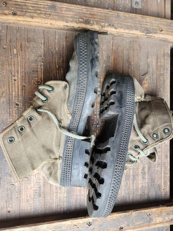 pair used condition original Portuguese ULTRAMAR war era green canvas jungle low boots size 42/UK 8