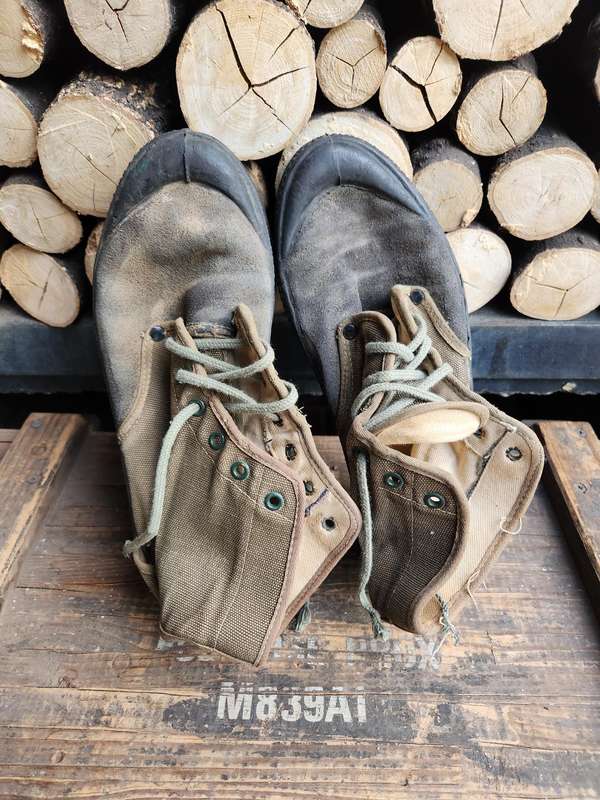 pair used condition original Portuguese ULTRAMAR war era green canvas jungle low boots size 42/UK 8