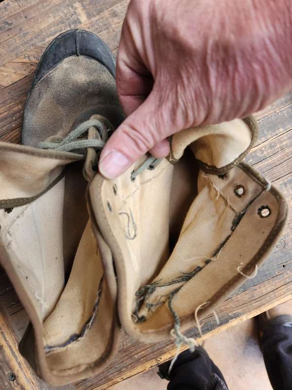pair used condition original Portuguese ULTRAMAR war era green canvas jungle low boots size 42/UK 8