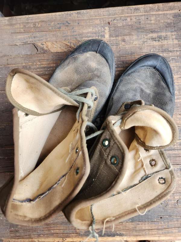 pair used condition original Portuguese ULTRAMAR war era green canvas jungle low boots size 42/UK 8