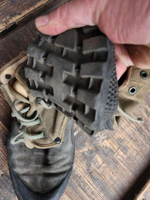 pair used condition original Portuguese ULTRAMAR war era green canvas jungle low boots size 42/UK 8