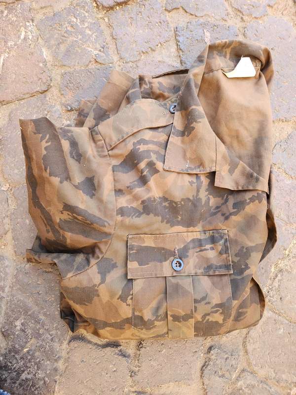 100% original SWA/Angola bushwar period *(escort duties) worn SARP/SASP X-LARGE L/S camo shirt very