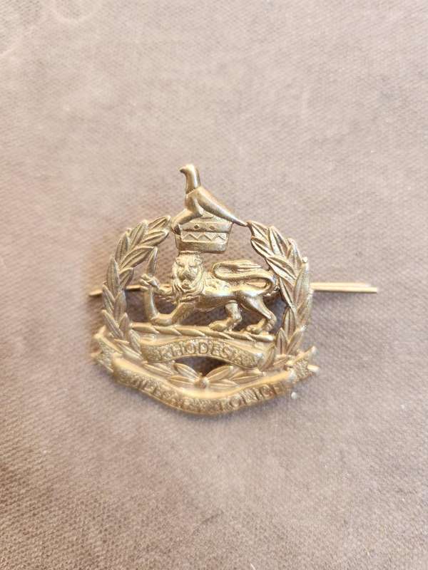 100% original Rhodesia bushwar period metal Military Police cap/beret badge with both rear lugs inta