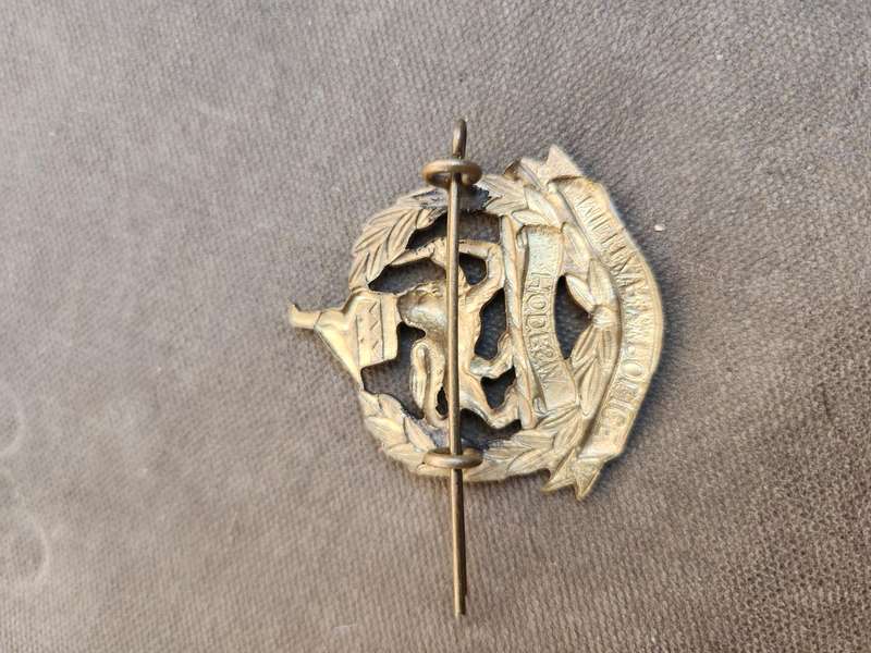 100% original Rhodesia bushwar period metal Military Police cap/beret badge with both rear lugs inta