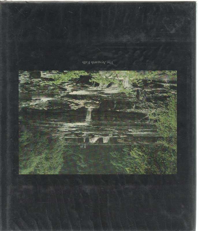 JAMES HERRIOT'S YORKSHIRE WITH PHOTGRAPHS BY DERRY BRABBS (5TH IMPRESSION 1980)