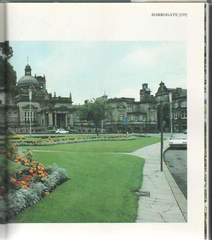 JAMES HERRIOT'S YORKSHIRE WITH PHOTGRAPHS BY DERRY BRABBS (5TH IMPRESSION 1980)