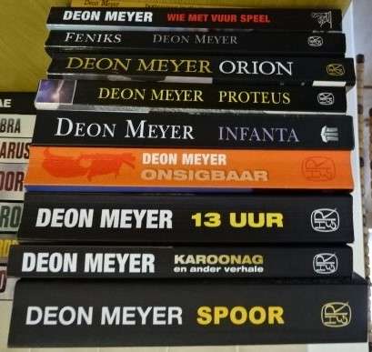SEWENTIEN DEON MEYER BOEKE WAARVAN  TIEN DEUR DIE SKRYWER GETEKEN IS