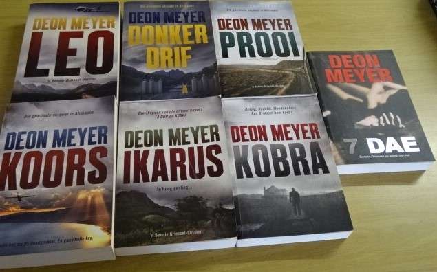 SEWENTIEN DEON MEYER BOEKE WAARVAN  TIEN DEUR DIE SKRYWER GETEKEN IS