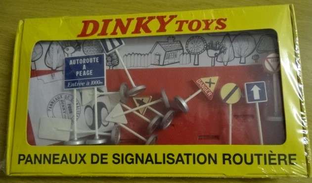 ATLAS DINKY TOYS # 592 FRENCH ROAD SIGNS - SET IS SEALED