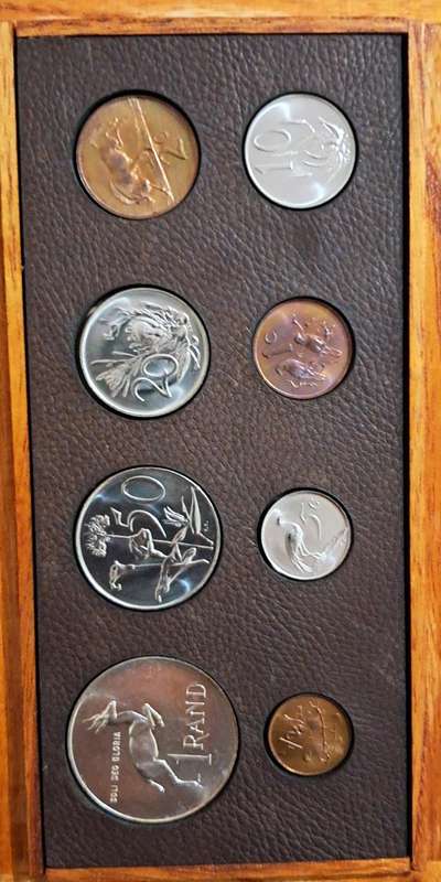 1973 Uncirculated coin set Silver 1 Rand Wooden Box