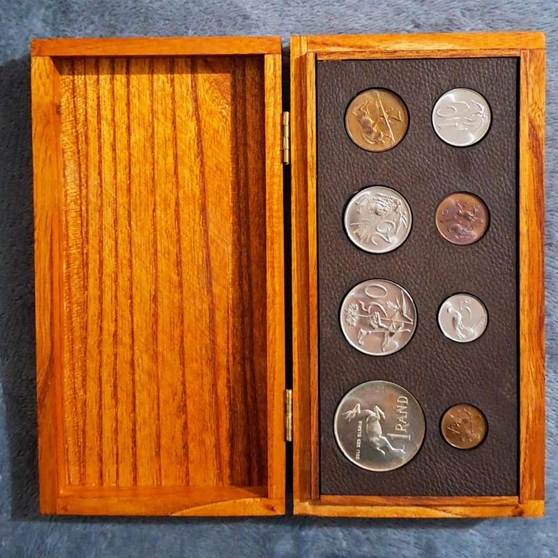 1973 Uncirculated coin set Silver 1 Rand Wooden Box