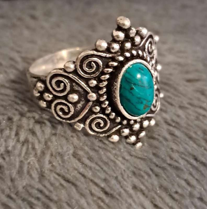 Vintage Style Stone Ring Silver Plated