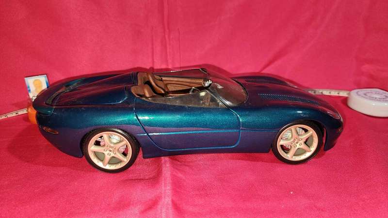 Jaguar XK 180 (1:18) Maisto