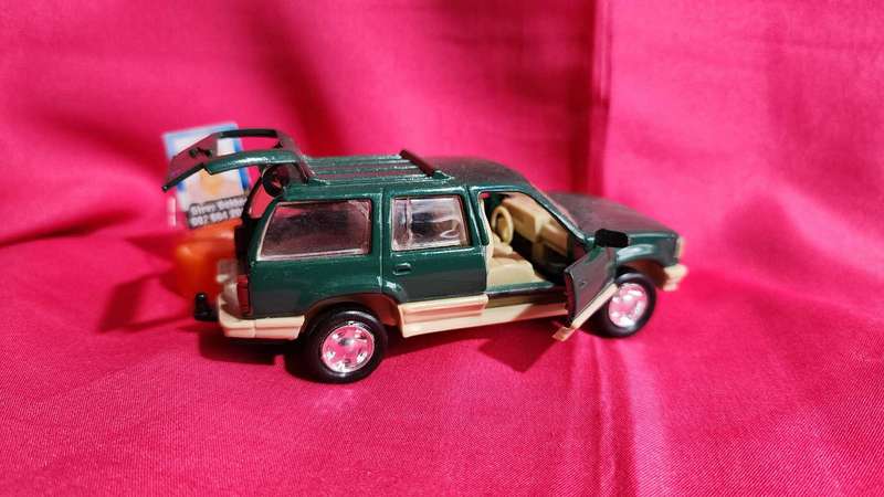 Ford Explorer 1:43