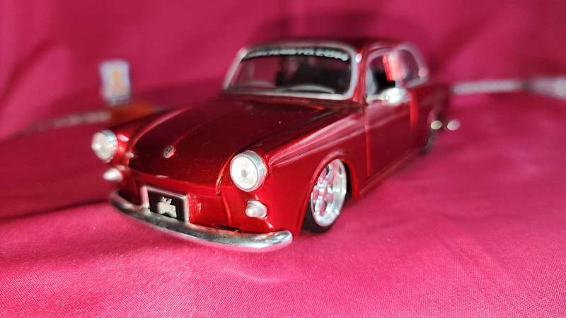 VW Notchback "Pimped" by Maisto