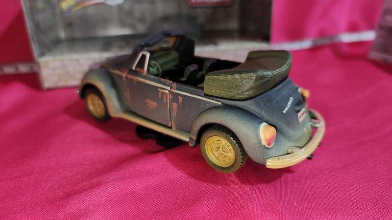 Old-Friends VW Beetle  "Maisto" { 1,43 }