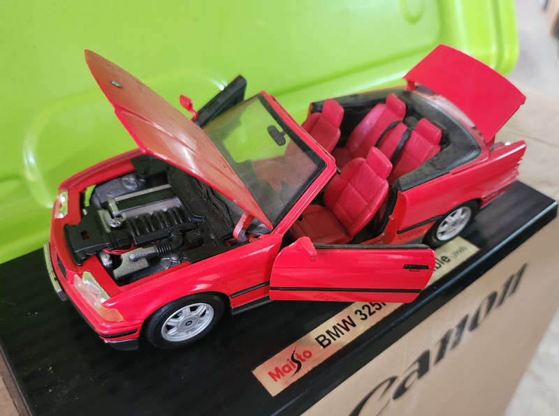 BMW 325 i  "Maisto"   (1:18)