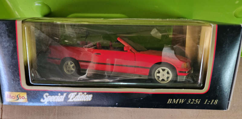 BMW 325 i  "Maisto"   (1:18)