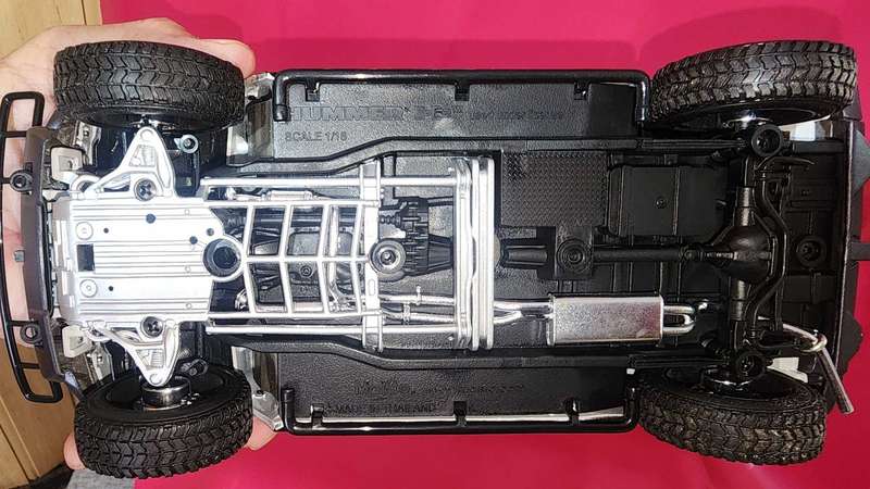 Hummer H2 (SUV) 1:18