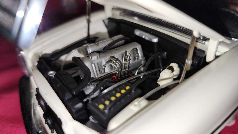 Mercedes Benz 220 Diesel (1:18) AutoArt