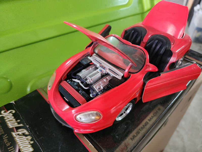 Ford Mustang MACH III    Maisto