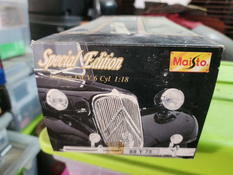 Citroen (1:18) by Maisto