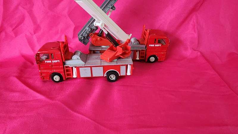 2 x No Name Fire Engines