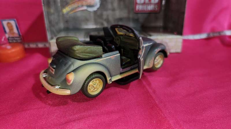 Old-Friends VW Beetle  "Maisto" { 1,43 }