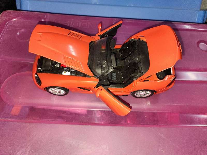 Dodge Viper  by Welly 1:18