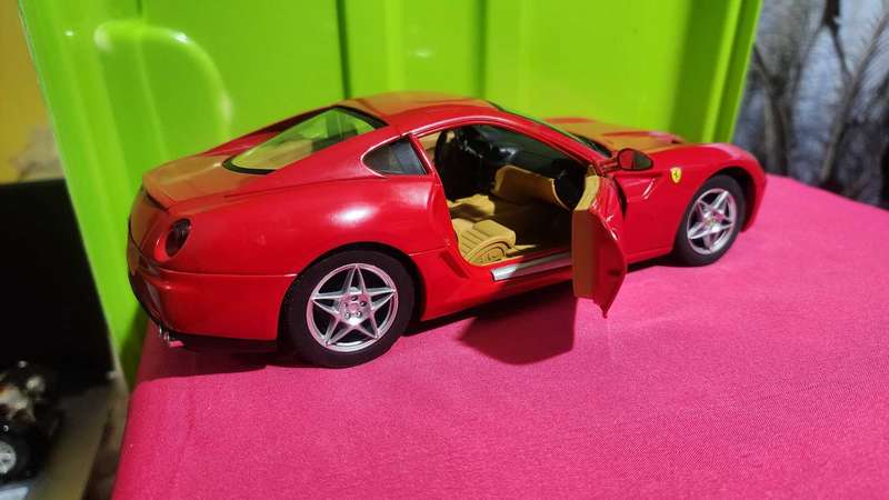 Ferrari 1:18