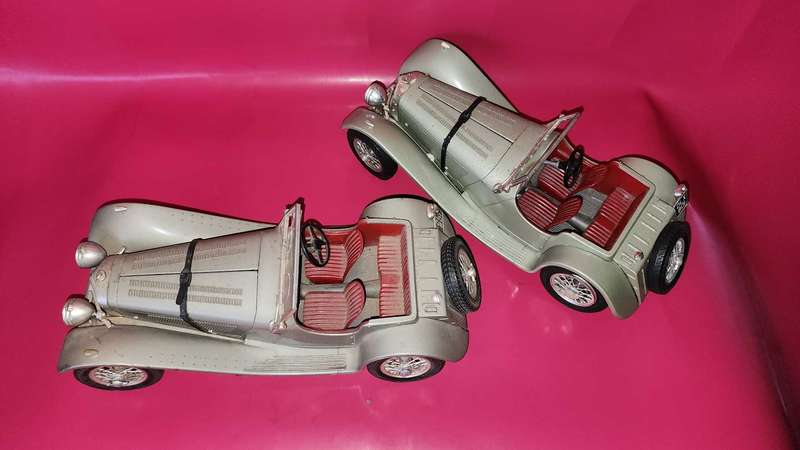 Jaguar 100 SS ( x2 ) Bburago 1:18