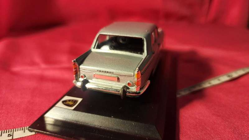 Peugeot 404  (1:43)  Del Prado