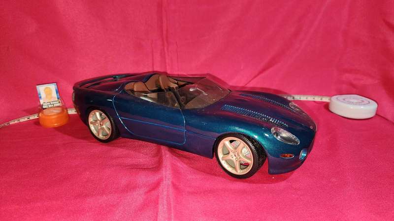 Jaguar XK 180 (1:18) Maisto