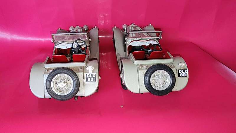 Jaguar 100 SS ( x2 ) Bburago 1:18