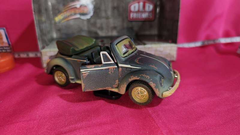 Old-Friends VW Beetle  "Maisto" { 1,43 }