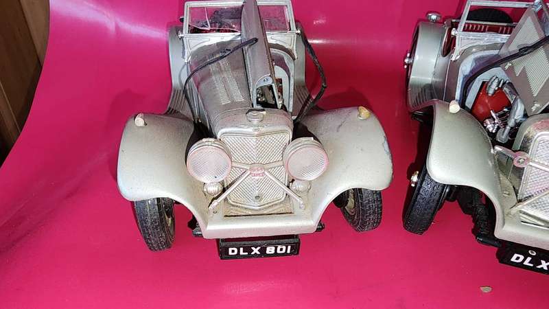 Jaguar 100 SS ( x2 ) Bburago 1:18